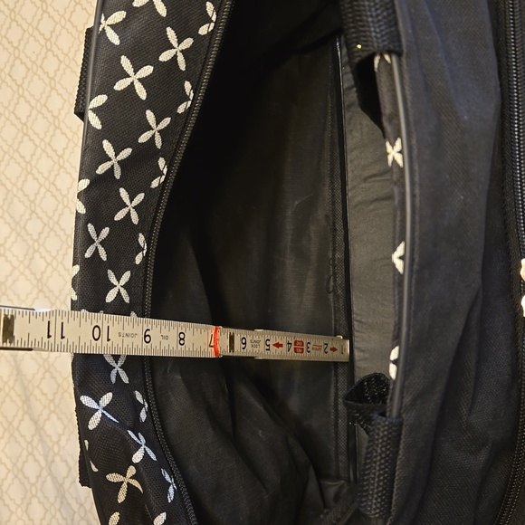 NWT Set of two women's tote bags. Global New Beginnings, Inc. - Picture 2 of 7